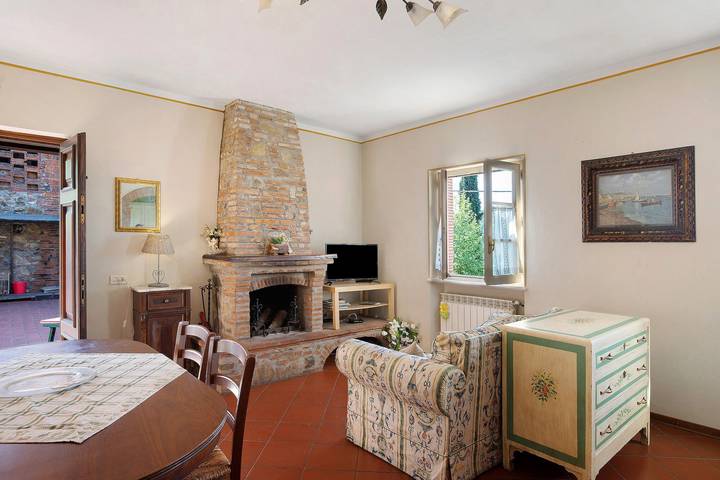Hel lägenhet, Emma e Adele Apartment with Private Garden, Wi-Fi, and Air Conditioning in Capannori, Lucca provins