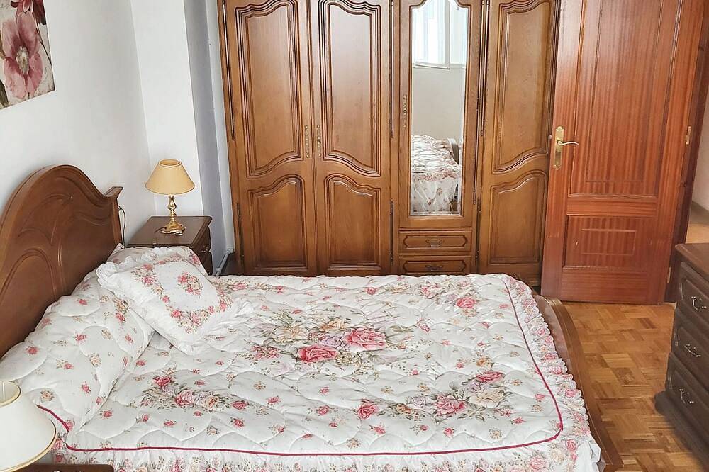 Entire apartment, Homerez - Comfortable apartment in Vivero with balcony in Viveiro, Galician Coast