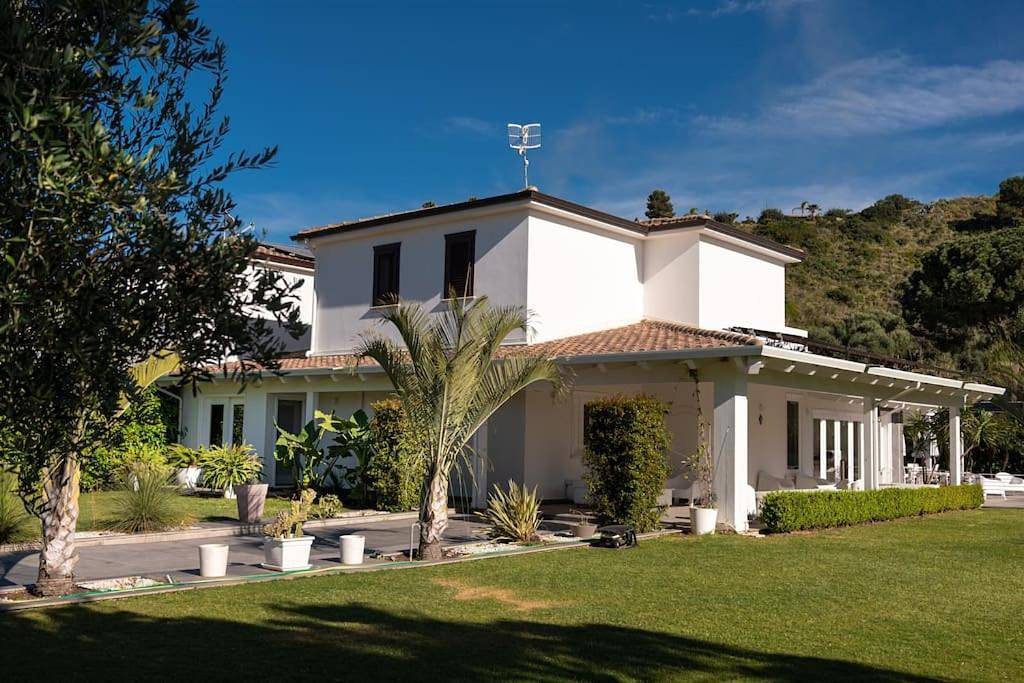 Three-Bedroom Villa in Contrada Pistavecchia, Campofelice di Roccella