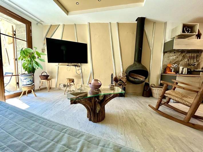 Gîte pour 4 personnes, avec terrasse et vue à Saint-Pierre-de-Colombier