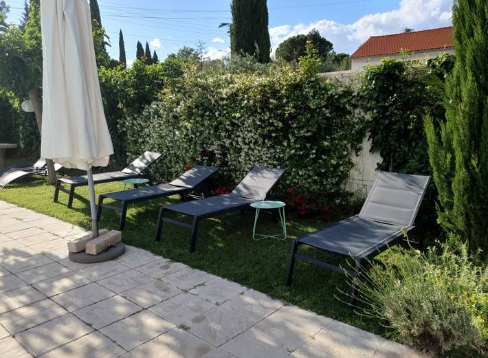 Gîte pour 4 personnes, avec terrasse ainsi que piscine et jardin à Vaison-la-Romaine - 2
