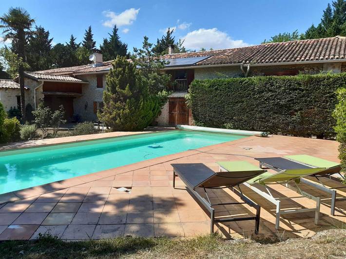 Gîte pour 4 personnes, avec piscine et jardin à Roquevidal