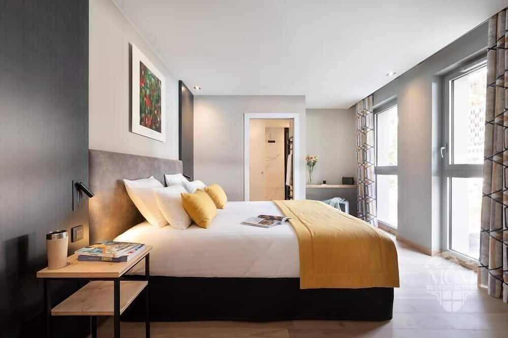 Apartamento entero, Wifi, ski-in/ski-out & foot of the slopes, view village, swimming pool, sauna, hammam, balcony in Flaine, Arâches-la-Frasse