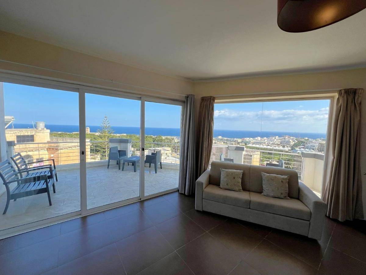 Villa belvedere in Swieqi, Malta
