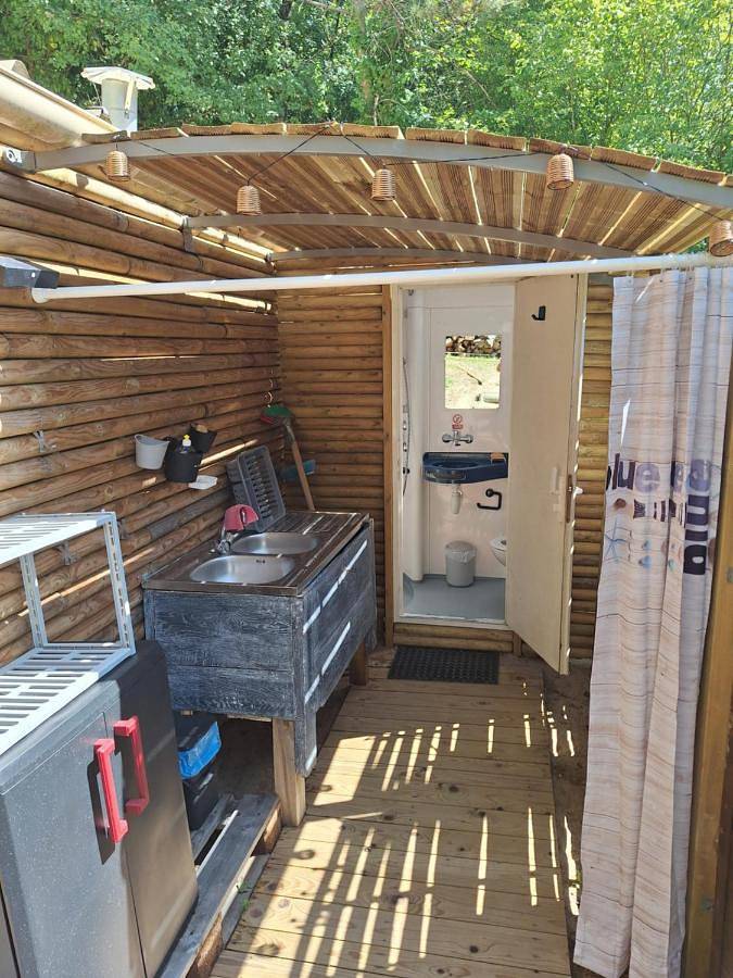 Location de vacances pour 6 personnes, avec jardin et terrasse ainsi que vue et piscine à Saint-Jean-Saint-Germain - 4