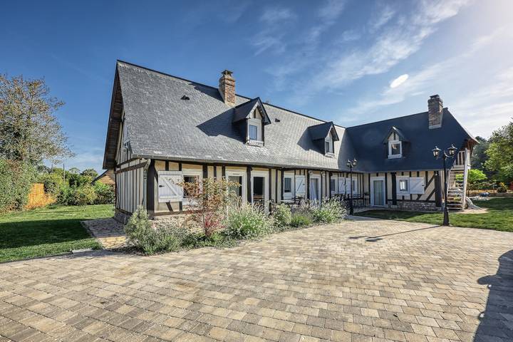Location de vacances pour 6 personnes, avec Terrasse ainsi que Jardin et Piscine à Thierville