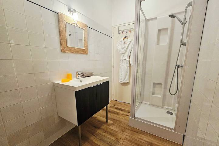 Gîte pour 6 personnes, avec Balcon et Terrasse ainsi que Jardin et Piscine à Sibiril - 4