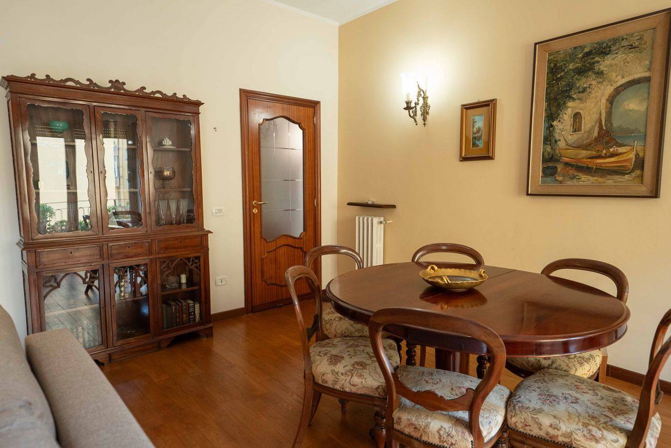 Apartamento entero, Un salto al Vomero in Nápoles, Provincia de Nápoles