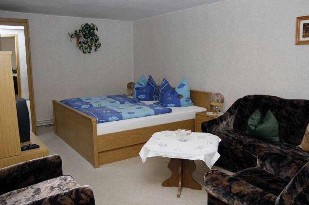 Ganze Wohnung, Appartment 5 - Ferienwohnung und Pension Jentsch in Wußwerk, Alt Zauche-Wußwerk