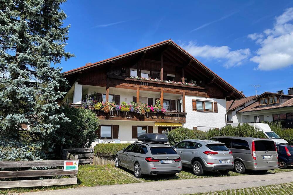 Ganze Wohnung, Moderne & gemütliche Ferienwohnung mit großer Terrasse und Blick auf das Schloss in Neuschwanstein, Schwangau