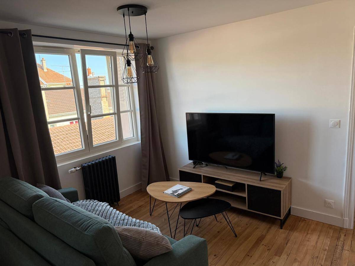 Appartement entier, One-Bedroom Apartment in Chaumont, Haute-Marne