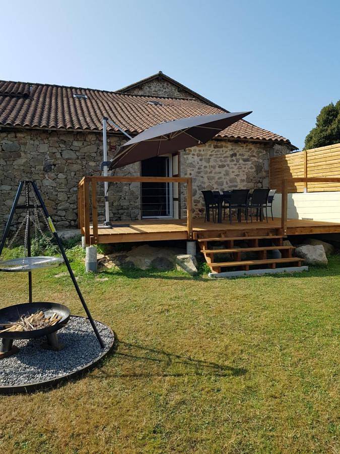 Gîte pour 5 personnes, avec vue ainsi que jardin et vue sur le lac, adapté aux familles à Champniers-et-Reilhac