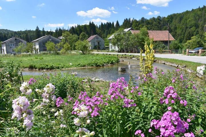 Ferienhaus für 3 Personen, mit Seeblick und Ausblick sowie Garten an den Plitvicer Seen - 2
