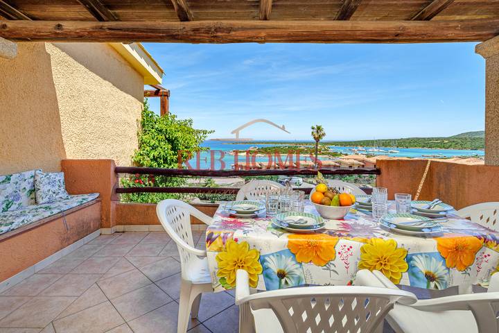 Appartement de vacances pour 4 personnes, avec Terrasse ainsi que Piscine et Vue