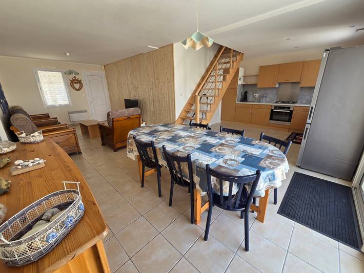 Location de vacances pour 8 personnes, avec terrasse dans Office De Tourisme De La Tranche Sur Mer
