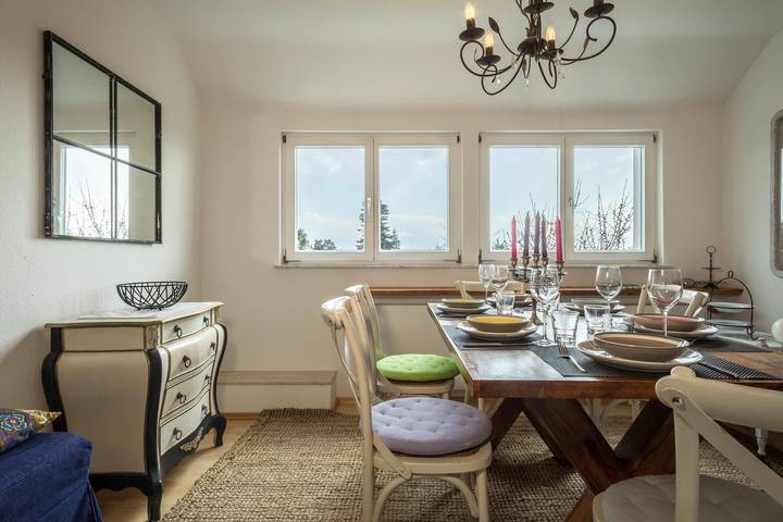 Ganze Wohnung, Gemütliche Ferienwohnung im "Haus See- und Säntisblick" mit Wlan in Friedrichshafen, Region Bodensee-Oberschwaben