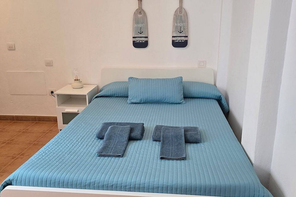 Vacation Home 'Azul' with Sea View, Private Terrace and Wi-Fi in La Graciosa, Parque Natural Archipiélago Chinijo