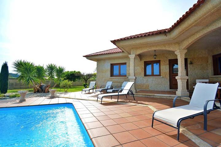 Chalet para 8 personas, con jardín además de vistas y piscina en Salnés - 4