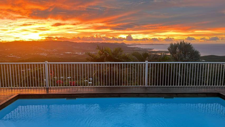 Location de vacances pour 8 personnes, avec jardin ainsi que terrasse et piscine à Le Diamant - 2