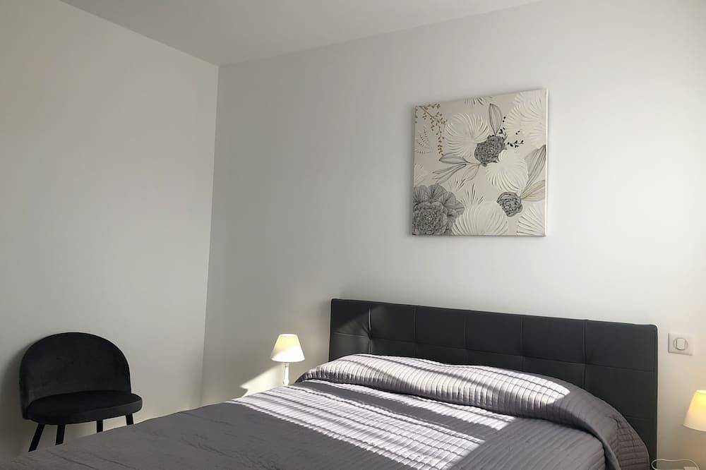U Sole first floor of a villa with communal swimming pool in Ajaccio, Région d'Ajaccio