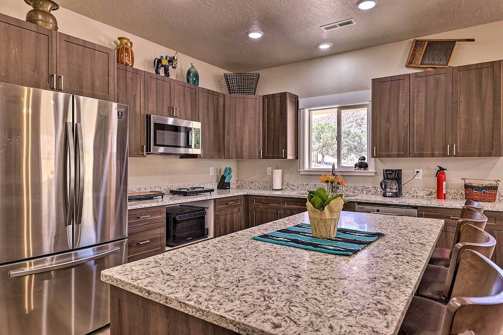Quiet Kanab Home w/ Panoramic Views & Porch! in Kanab, Grand Staircase Escalante National Monument