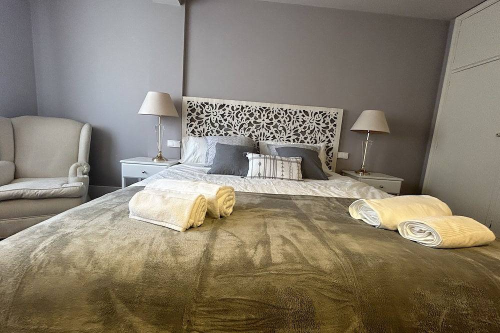 Apartamento entero, Aparta 4 habitaciones Terrassa centro, parking in Tarrasa, Interior de Barcelona