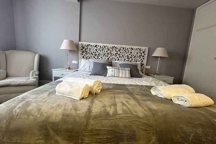 Gîte pour 8 personnes, avec balcon à Terrassa - 2