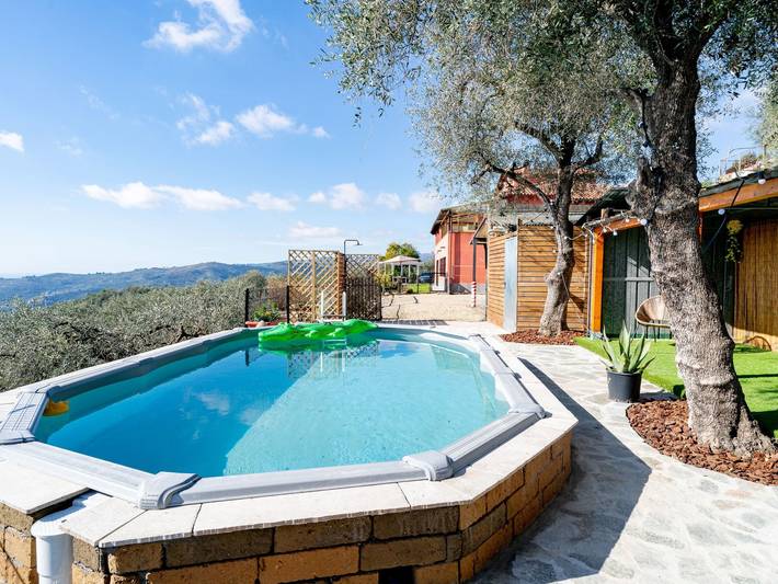Bungalow für 5 Personen, mit Garten und Terrasse sowie Pool, mit Haustier an der Ligurische Küste