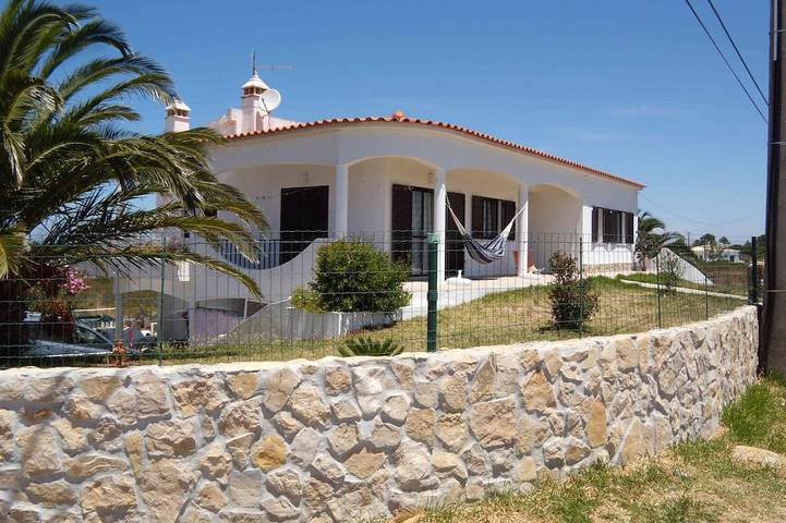 Ferienhaus für 7 Personen, mit Balkon und Garten in Arrifana