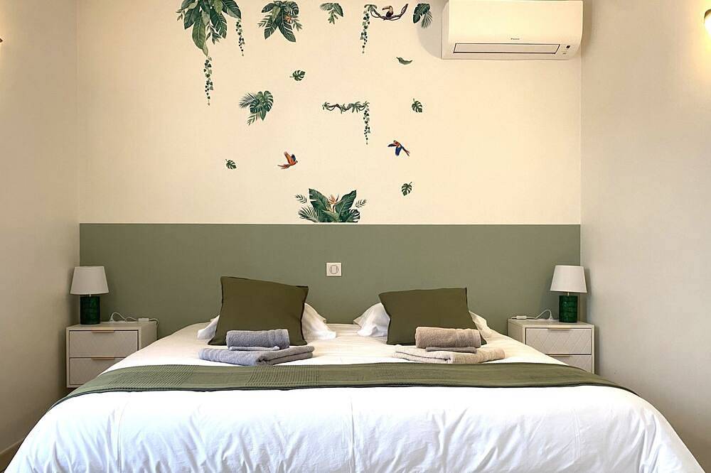 Entire apartment, Quetzal garden apartment with terrace in Lagnieu, Belley