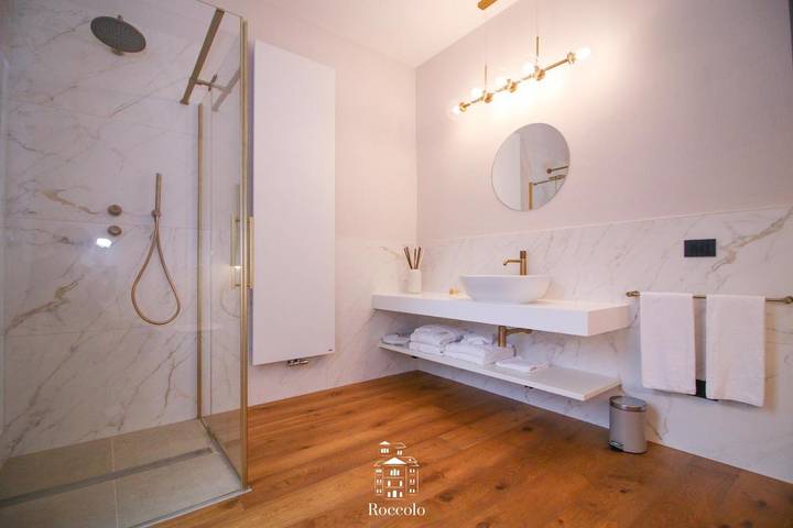 Gîte pour 2 personnes, avec vue ainsi que jardin et piscine à Varallo - 3