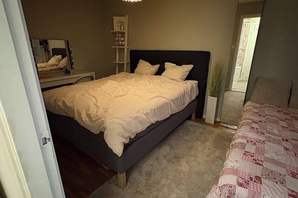 Cozy home with Sauna and Patio close to Nature. Perfect for groups or families. in Nacka, Schwedische Ostsee