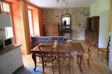 Gîte pour 11 personnes, avec balcon et vue dans Office De Tourisme Du Pays D Entraygues Sur Truyere