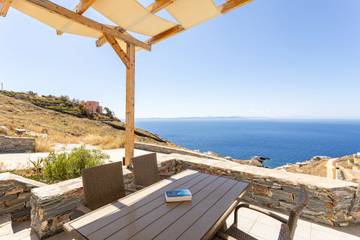 Cottage pour 6 personnes, avec piscine et balcon/terrasse dans Kea
