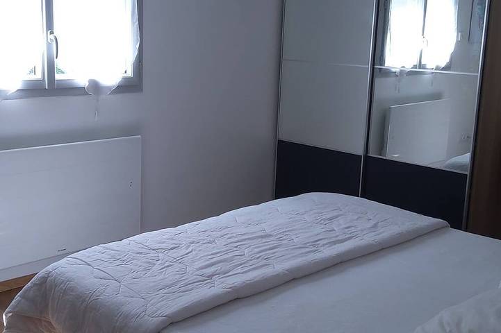 Apartamento entero, Skiing in the 3 Vallées—Apartment for 6 people, 80 m from the Olympe gondola, with a garage in Brides-les-Bains, Massif de la Vanoise
