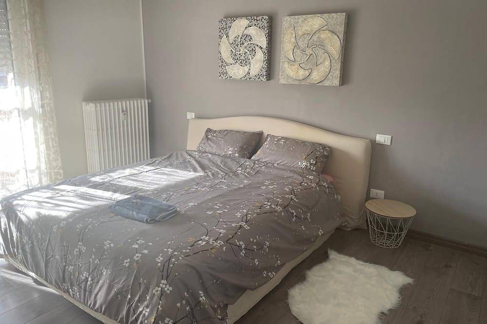 Ganze Wohnung, 3 Bedroom Apartment in Novara in Novara, Novara Provinz