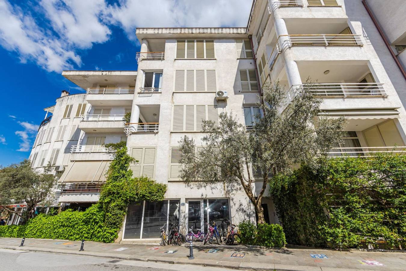 Ganze Wohnung, Calm Living | 2Br Apartment in Residential Area in Tiranë, Albanien