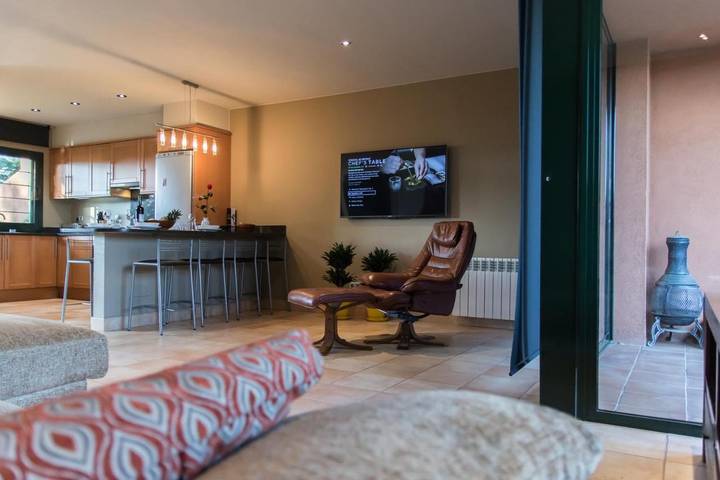 Location de vacances pour 4 personnes, avec jacuzzi et piscine ainsi que sauna et jardin à Navata - 3