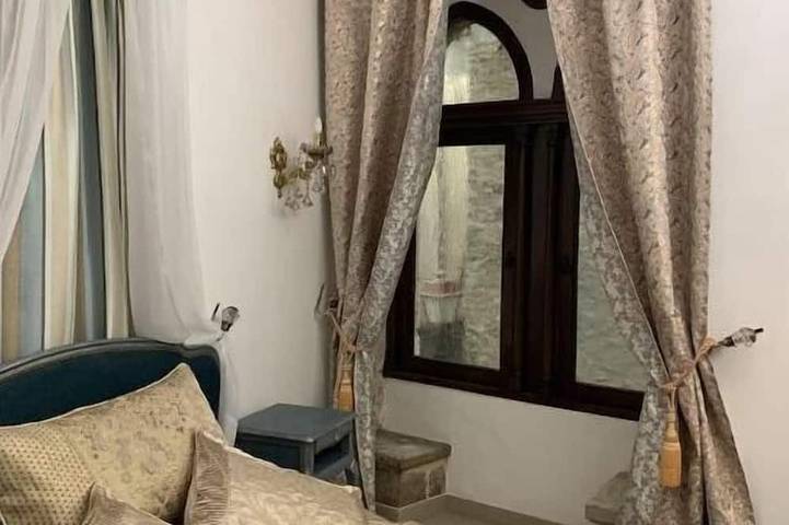 Appartement entier, Historic Maison du Roy/Royal Chambers -3Br/2Br Apartment with Royal Fireplace in Saint-Antonin-Noble-Val, Tarn-et-Garonne