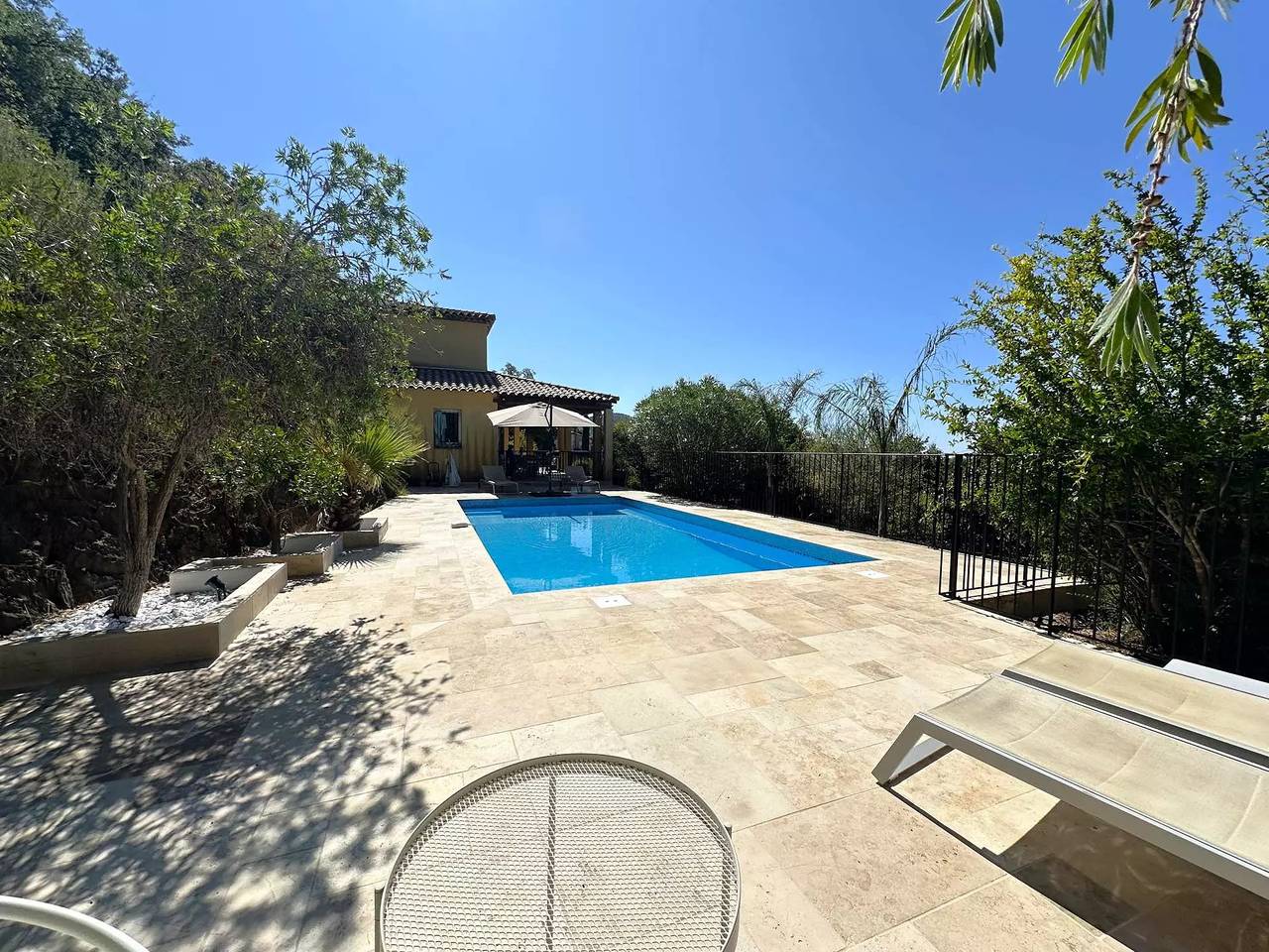 Villa climatisée pour 10 personnes avec piscine privée, vue sur les collines et la mer, sur le domaine de Valcros in La Londe-les-Maures, Côte méditerranéenne (France)
