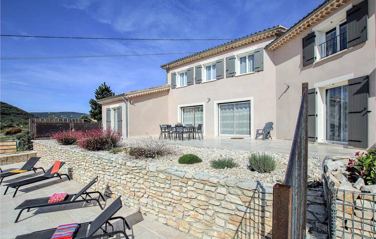 Location de vacances pour 14 personnes, avec terrasse ainsi que jardin et piscine, animaux acceptés à Saint-Thomé - 3