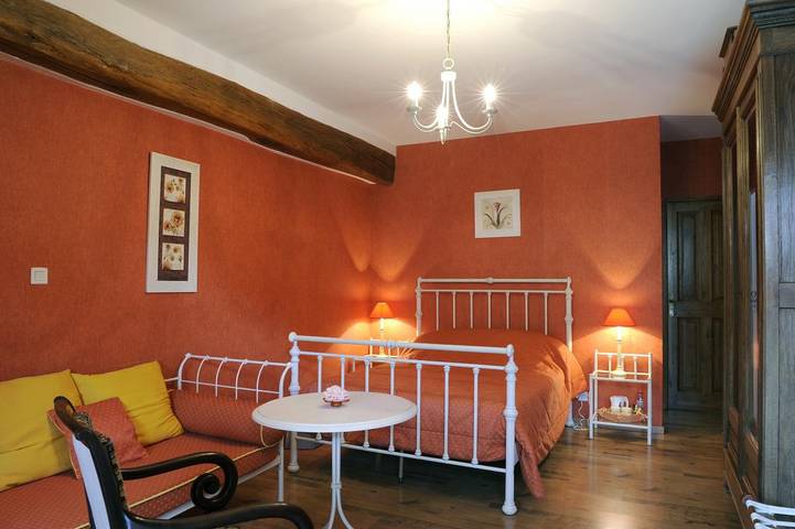Chambre d’hôte pour 3 personnes, avec piscine et jardin dans l' Aube - 4