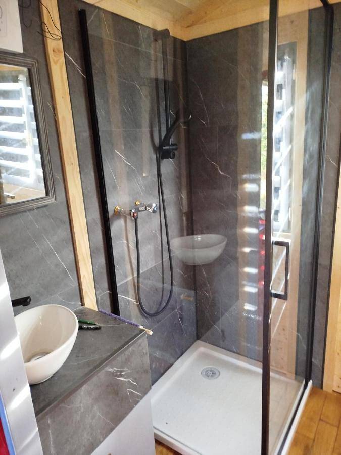 Camping pour 2 personnes, avec jardin ainsi que jacuzzi et terrasse dans la Région de nyons - 2