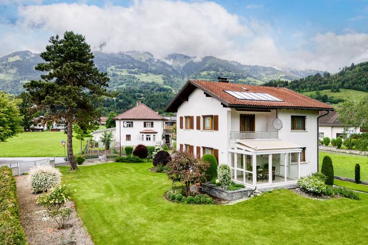 Ferienhaus für 8 Personen, mit Balkon und Garten