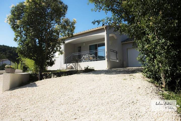 Location de vacances pour 6 personnes, avec jardin ainsi que piscine et vue, adapté aux familles à Saint-Paul-le-Jeune - 2
