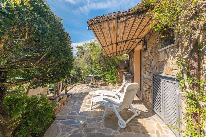 Entire studio, Studio Appartamento 'Monolocale Cala Capra' close to the Beach with Shared Pool & Wi-Fi in Capo d'Orso, Palau (Sardinia)