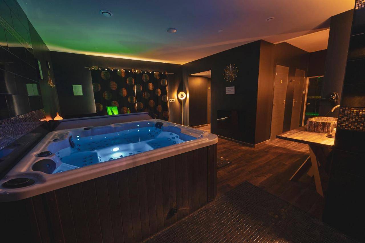 King Suite with Spa Bath in Valenciennes, Région de Valenciennes