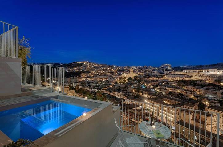 Hotel para 4 personas, con piscina además de terraza y vistas - 1