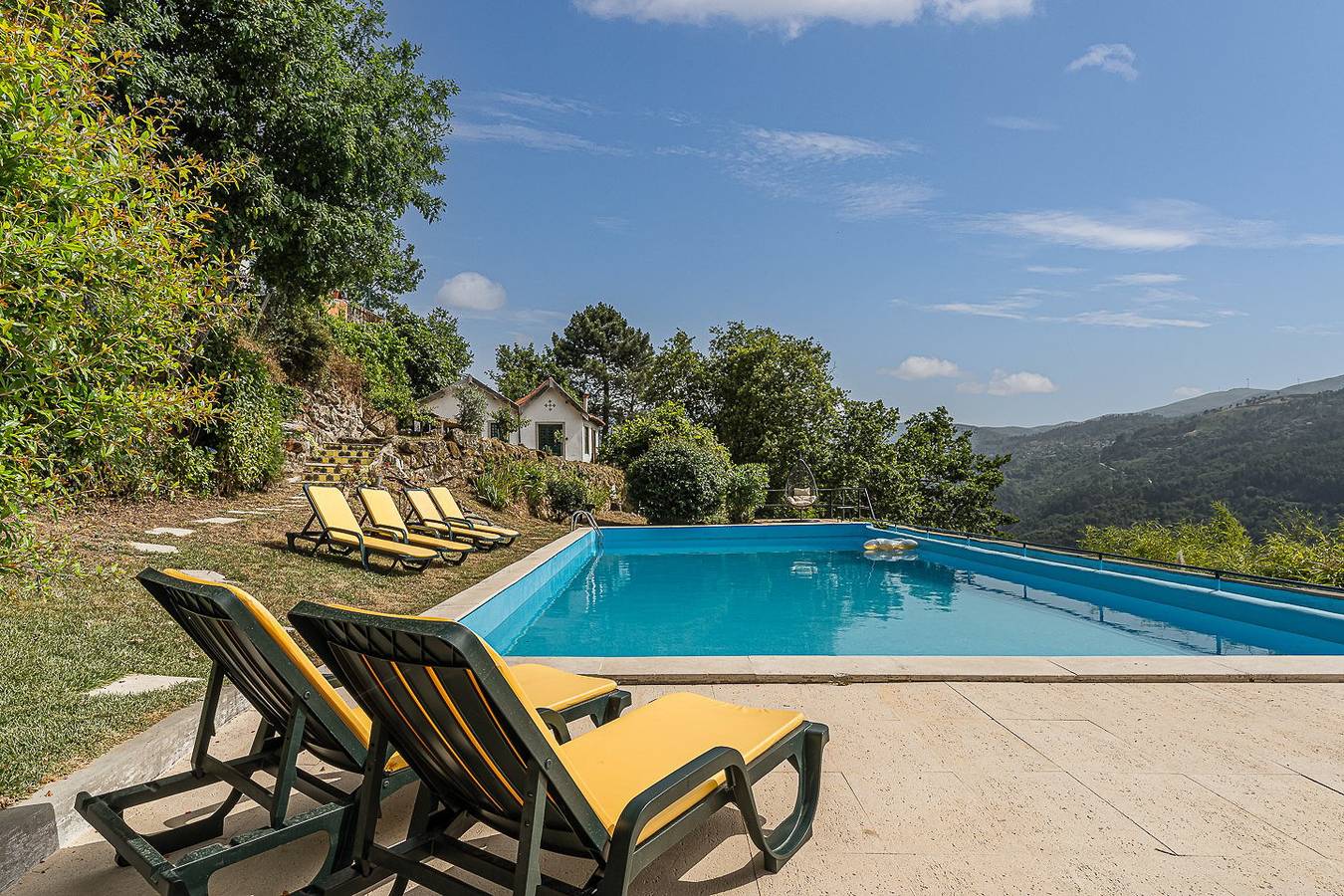 Ganze Wohnung, Ferienwohnung für 3 Personen mit Terrasse in Cinfães, Viseu Distrikt