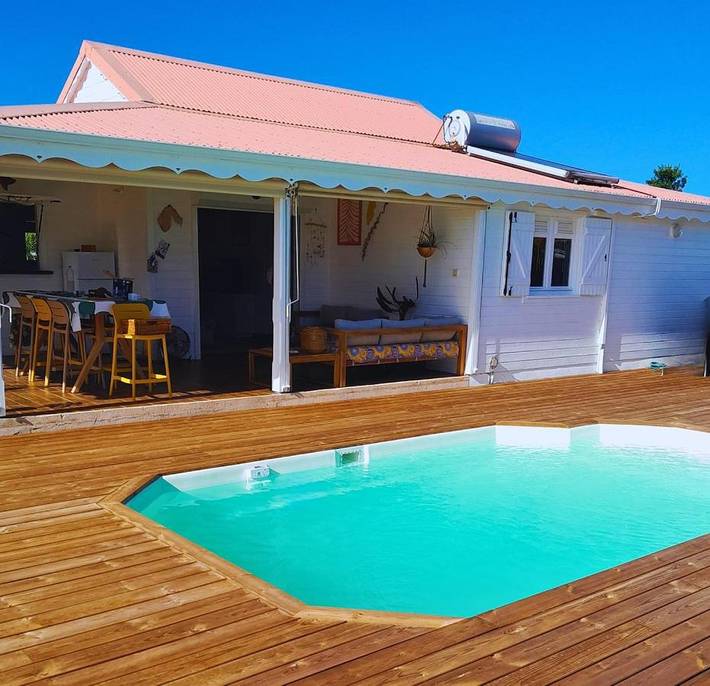 Location de vacances pour 7 personnes, avec piscine et terrasse dans Port-Louis (Guadeloupe)